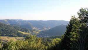 Dieses Bild zeigt eine Webcam-Aufnahme vom Achertal, aufgenommen am Donnerstag, den 13.08.2026 um 19:30 Uhr. Die Temperatur betrug 31.1°C.