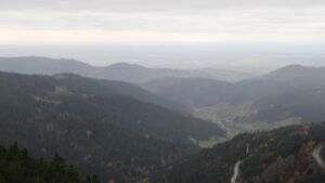 Dieses Bild zeigt eine Webcam-Aufnahme vom Achertal, aufgenommen am Samstag, den 01.11.2025 um 15:50 Uhr. Die Temperatur betrug 11.1°C.