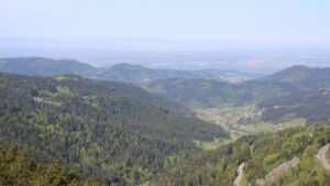 Dieses Bild zeigt eine Webcam-Aufnahme vom Achertal, aufgenommen am Dienstag, den 28.04.2026 um 10:30 Uhr. Die Temperatur betrug 12.2°C.