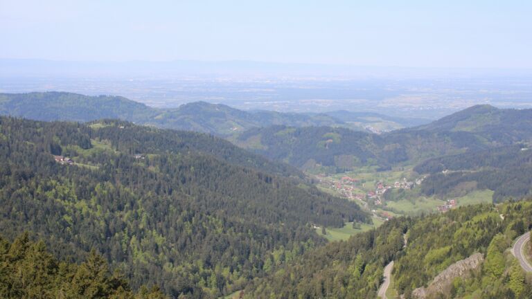 Dieses Bild zeigt eine Webcam-Aufnahme vom Achertal, aufgenommen am Dienstag, den 28.04.2026 um 10:30 Uhr. Die Temperatur betrug 12.2°C.