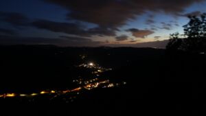 Dieses Bild zeigt eine Webcam-Aufnahme vom Achertal, aufgenommen am Samstag, den 10.10.2026 um 19:50 Uhr. Die Temperatur betrug 8.4°C.