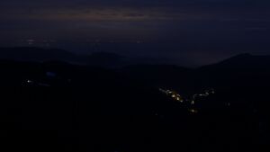 Dieses Bild zeigt eine Webcam-Aufnahme vom Achertal, aufgenommen am Sonntag, den 01.02.2026 um 07:00 Uhr. Die Temperatur betrug 2.4°C.