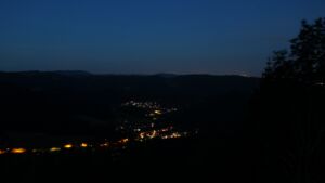 Dieses Bild zeigt eine Webcam-Aufnahme vom Achertal, aufgenommen am Dienstag, den 07.07.2026 um 04:20 Uhr. Die Temperatur betrug 20.4°C.