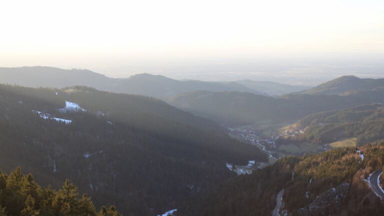 Dieses Bild zeigt eine Webcam-Aufnahme vom Achertal, aufgenommen am Donnerstag, den 15.01.2026 um 16:30 Uhr. Die Temperatur betrug 6.1°C.