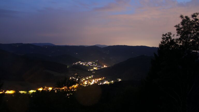 Dieses Bild zeigt eine Webcam-Aufnahme vom Achertal, aufgenommen am Freitag, den 31.07.2026 um 22:20 Uhr. Die Temperatur betrug 17.7°C.