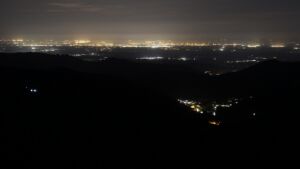 Dieses Bild zeigt eine Webcam-Aufnahme vom Achertal, aufgenommen am Sonntag, den 19.04.2026 um 04:40 Uhr. Die Temperatur betrug 10.9°C.