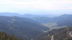 Dieses Bild zeigt eine Webcam-Aufnahme vom Achertal, aufgenommen am Dienstag, den 22.04.2025 um 17:10 Uhr. Die Temperatur betrug 12.7°C.