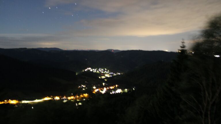Dieses Bild zeigt eine Webcam-Aufnahme vom Achertal, aufgenommen am Samstag, den 06.06.2026 um 02:40 Uhr. Die Temperatur betrug 12.6°C.