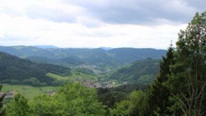 Dieses Bild zeigt eine Webcam-Aufnahme vom Achertal, aufgenommen am Mittwoch, den 13.05.2026 um 16:20 Uhr. Die Temperatur betrug 8.9°C.