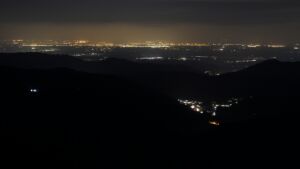 Dieses Bild zeigt eine Webcam-Aufnahme vom Achertal, aufgenommen am Mittwoch, den 25.03.2026 um 04:20 Uhr. Die Temperatur betrug 4.4°C.