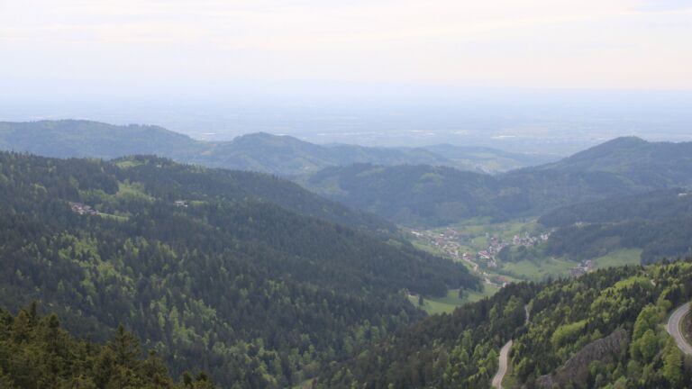 Dieses Bild zeigt eine Webcam-Aufnahme vom Achertal, aufgenommen am Dienstag, den 28.04.2026 um 17:50 Uhr. Die Temperatur betrug 14.6°C.