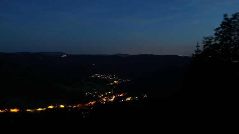 Dieses Bild zeigt eine Webcam-Aufnahme vom Achertal, aufgenommen am Sonntag, den 07.06.2026 um 22:40 Uhr. Die Temperatur betrug 15.9°C.