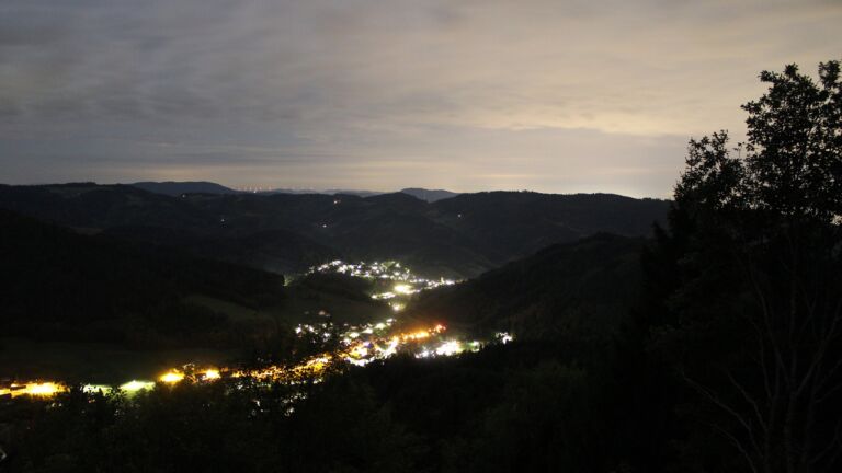 Dieses Bild zeigt eine Webcam-Aufnahme vom Achertal, aufgenommen am Sonntag, den 04.10.2026 um 06:10 Uhr. Die Temperatur betrug 15.9°C.