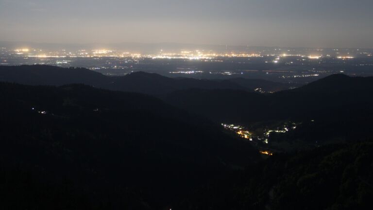 Dieses Bild zeigt eine Webcam-Aufnahme vom Achertal, aufgenommen am Mittwoch, den 07.05.2025 um 02:30 Uhr. Die Temperatur betrug 4.9°C.