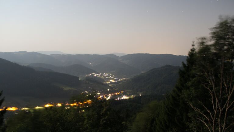 Dieses Bild zeigt eine Webcam-Aufnahme vom Achertal, aufgenommen am Freitag, den 31.07.2026 um 01:30 Uhr. Die Temperatur betrug 24°C.