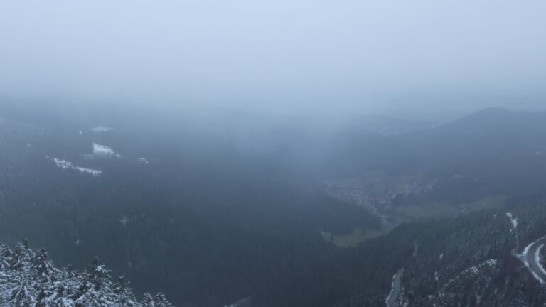 Dieses Bild zeigt eine Webcam-Aufnahme vom Achertal, aufgenommen am Freitag, den 28.11.2025 um 08:10 Uhr. Die Temperatur betrug 1.7°C.