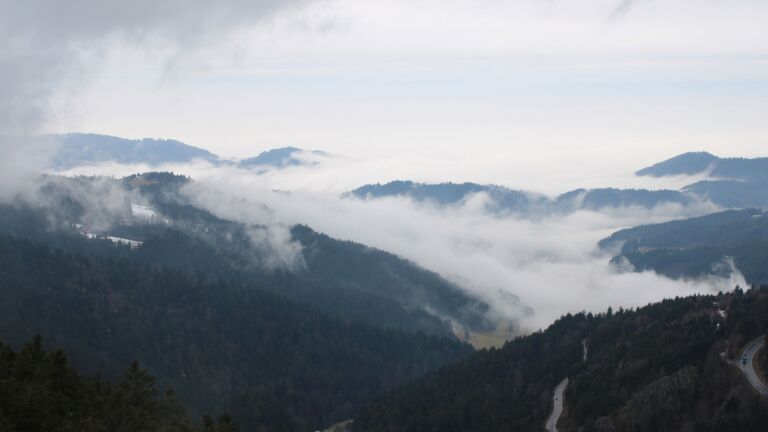 Dieses Bild zeigt eine Webcam-Aufnahme vom Achertal, aufgenommen am Dienstag, den 03.02.2026 um 13:20 Uhr. Die Temperatur betrug 1.6°C.