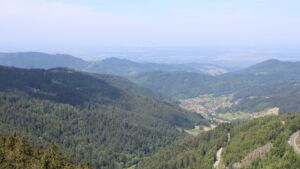 Dieses Bild zeigt eine Webcam-Aufnahme vom Achertal, aufgenommen am Montag, den 19.05.2025 um 12:00 Uhr. Die Temperatur betrug 16.6°C.