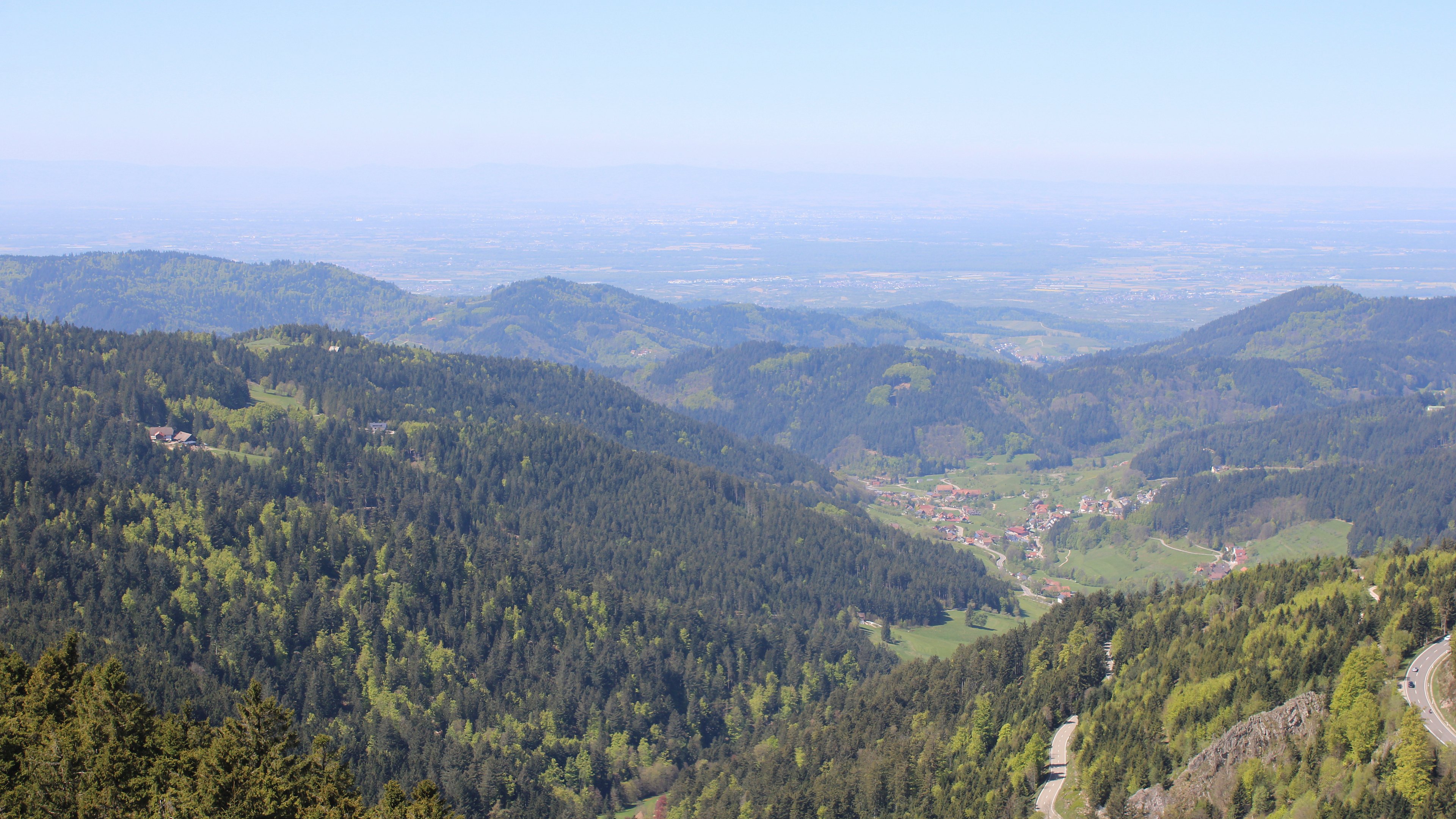 Dieses Bild zeigt eine Webcam-Aufnahme vom Achertal, aufgenommen am Sonntag, den 26.04.2026 um 12:40 Uhr. Die Temperatur betrug 14.4°C.