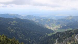 Dieses Bild zeigt eine Webcam-Aufnahme vom Achertal, aufgenommen am Sonntag, den 19.04.2026 um 14:00 Uhr. Die Temperatur betrug 7.8°C.