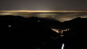 Dieses Bild zeigt eine Webcam-Aufnahme vom Achertal, aufgenommen am Samstag, den 22.11.2025 um 21:00 Uhr. Die Temperatur betrug -3.9°C.