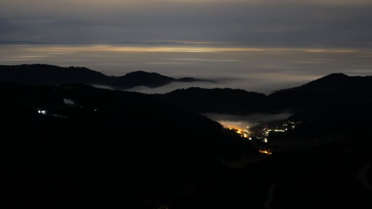 Dieses Bild zeigt eine Webcam-Aufnahme vom Achertal, aufgenommen am Freitag, den 06.02.2026 um 02:00 Uhr. Die Temperatur betrug 4.1°C.