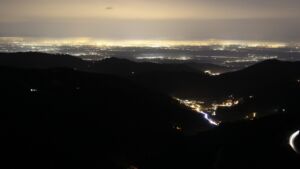 Dieses Bild zeigt eine Webcam-Aufnahme vom Achertal, aufgenommen am Samstag, den 20.12.2025 um 17:50 Uhr. Die Temperatur betrug 9.1°C.