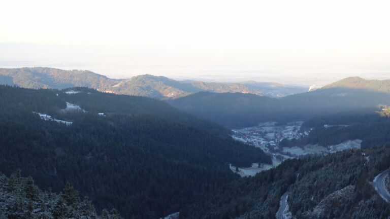 Dieses Bild zeigt eine Webcam-Aufnahme vom Achertal, aufgenommen am Dienstag, den 18.11.2025 um 08:20 Uhr. Die Temperatur betrug -2.9°C.