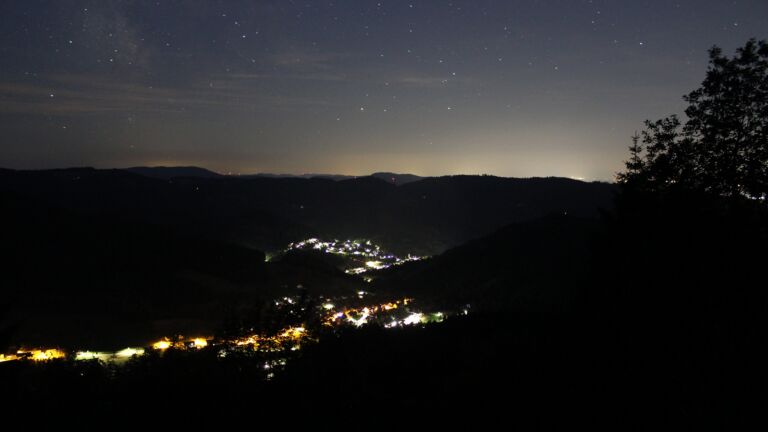 Dieses Bild zeigt eine Webcam-Aufnahme vom Achertal, aufgenommen am Donnerstag, den 18.06.2026 um 03:10 Uhr. Die Temperatur betrug 21.6°C.