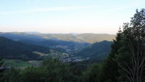 Dieses Bild zeigt eine Webcam-Aufnahme vom Achertal, aufgenommen am Donnerstag, den 18.06.2026 um 06:10 Uhr. Die Temperatur betrug 21.6°C.