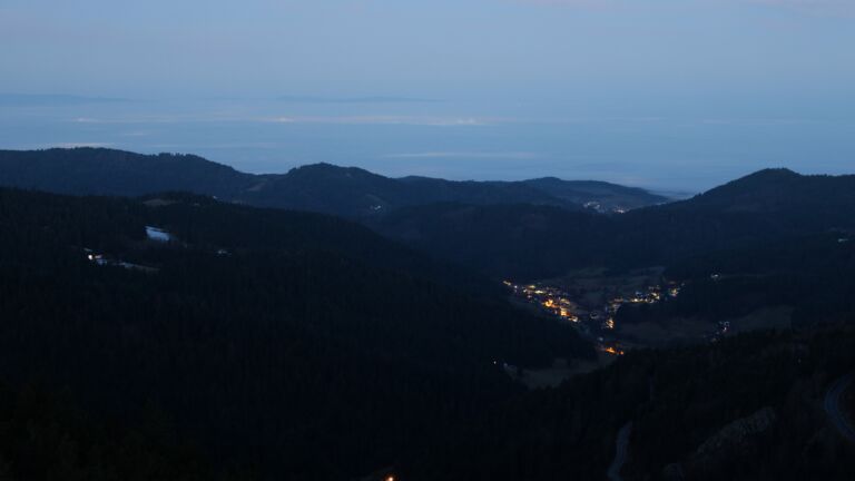 Dieses Bild zeigt eine Webcam-Aufnahme vom Achertal, aufgenommen am Sonntag, den 08.02.2026 um 07:00 Uhr. Die Temperatur betrug 2.5°C.