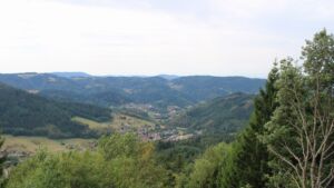 Dieses Bild zeigt eine Webcam-Aufnahme vom Achertal, aufgenommen am Montag, den 24.08.2026 um 13:10 Uhr. Die Temperatur betrug 21°C.