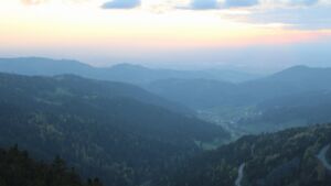 Dieses Bild zeigt eine Webcam-Aufnahme vom Achertal, aufgenommen am Dienstag, den 21.04.2026 um 20:10 Uhr. Die Temperatur betrug 2.8°C.