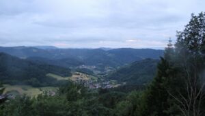Dieses Bild zeigt eine Webcam-Aufnahme vom Achertal, aufgenommen am Donnerstag, den 04.06.2026 um 21:10 Uhr. Die Temperatur betrug 10.2°C.