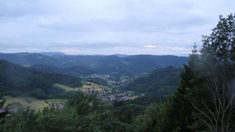 Dieses Bild zeigt eine Webcam-Aufnahme vom Achertal, aufgenommen am Donnerstag, den 04.06.2026 um 21:10 Uhr. Die Temperatur betrug 10.2°C.