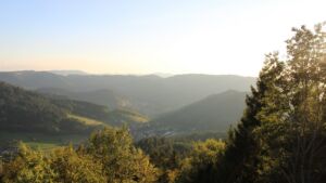 Dieses Bild zeigt eine Webcam-Aufnahme vom Achertal, aufgenommen am Montag, den 05.10.2026 um 18:20 Uhr. Die Temperatur betrug 23.4°C.