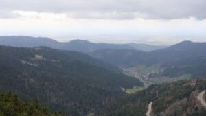 Dieses Bild zeigt eine Webcam-Aufnahme vom Achertal, aufgenommen am Dienstag, den 17.03.2026 um 14:10 Uhr. Die Temperatur betrug 6.9°C.