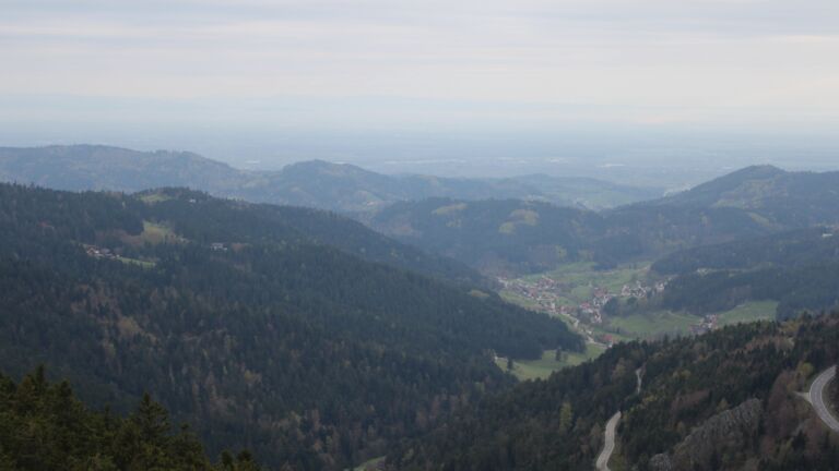 Dieses Bild zeigt eine Webcam-Aufnahme vom Achertal, aufgenommen am Donnerstag, den 16.04.2026 um 07:20 Uhr. Die Temperatur betrug 7.4°C.