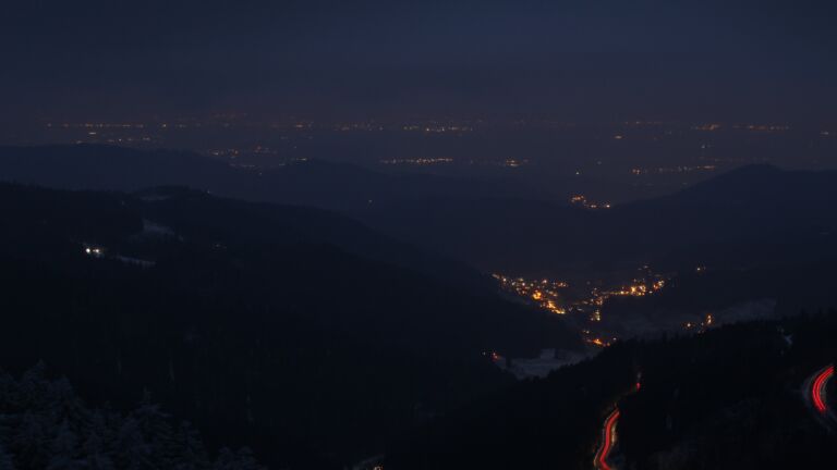 Dieses Bild zeigt eine Webcam-Aufnahme vom Achertal, aufgenommen am Mittwoch, den 24.12.2025 um 17:20 Uhr. Die Temperatur betrug -5.8°C.