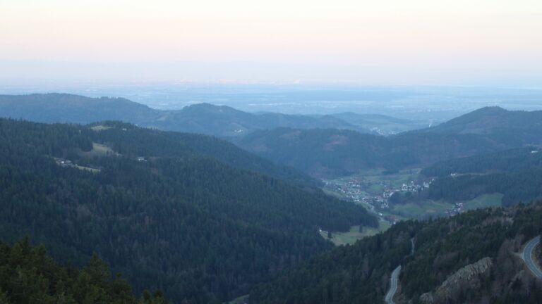 Dieses Bild zeigt eine Webcam-Aufnahme vom Achertal, aufgenommen am Dienstag, den 03.03.2026 um 07:20 Uhr. Die Temperatur betrug 7.3°C.