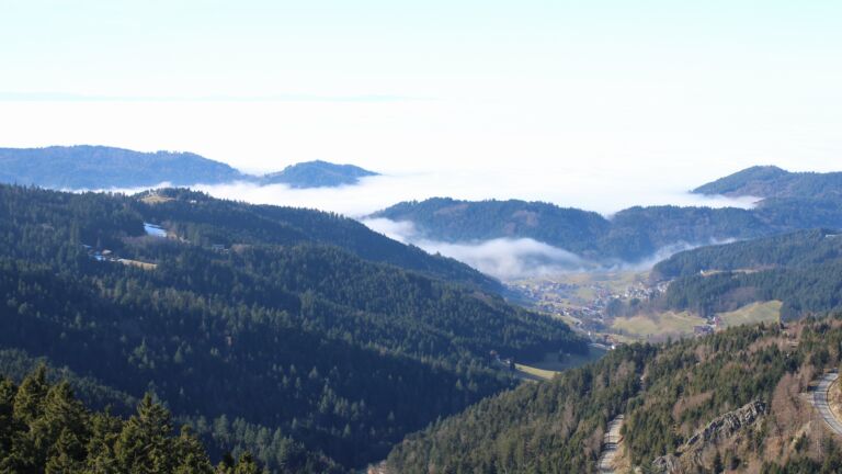 Dieses Bild zeigt eine Webcam-Aufnahme vom Achertal, aufgenommen am Sonntag, den 08.02.2026 um 13:20 Uhr. Die Temperatur betrug 4.9°C.