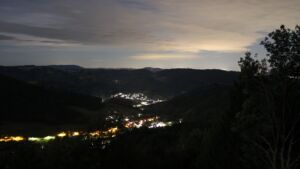 Dieses Bild zeigt eine Webcam-Aufnahme vom Achertal, aufgenommen am Freitag, den 04.09.2026 um 01:00 Uhr. Die Temperatur betrug 19.2°C.