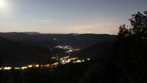 Dieses Bild zeigt eine Webcam-Aufnahme vom Achertal, aufgenommen am Samstag, den 22.08.2026 um 22:00 Uhr. Die Temperatur betrug 14.6°C.