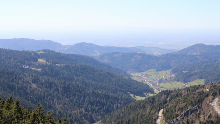 Dieses Bild zeigt eine Webcam-Aufnahme vom Achertal, aufgenommen am Mittwoch, den 08.04.2026 um 15:30 Uhr. Die Temperatur betrug 18.1°C.