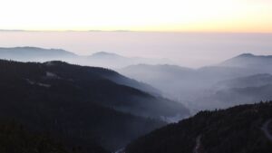 Dieses Bild zeigt eine Webcam-Aufnahme vom Achertal, aufgenommen am Samstag, den 27.12.2025 um 17:00 Uhr. Die Temperatur betrug 3.4°C.