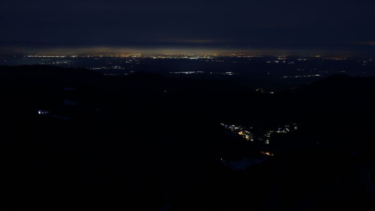 Dieses Bild zeigt eine Webcam-Aufnahme vom Achertal, aufgenommen am Sonntag, den 23.11.2025 um 06:40 Uhr. Die Temperatur betrug -3.7°C.