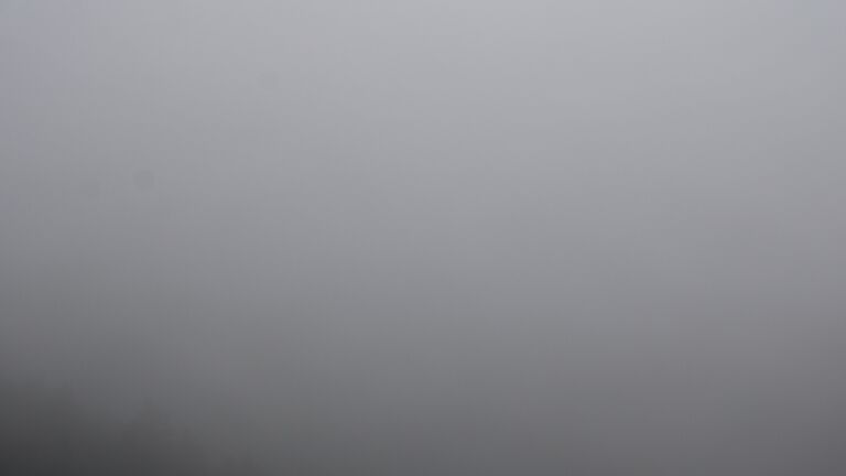 Dieses Bild zeigt eine Webcam-Aufnahme vom Achertal, aufgenommen am Sonntag, den 02.11.2025 um 12:30 Uhr. Die Temperatur betrug 6°C.