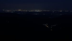 Dieses Bild zeigt eine Webcam-Aufnahme vom Achertal, aufgenommen am Montag, den 19.05.2025 um 04:20 Uhr. Die Temperatur betrug 7.2°C.