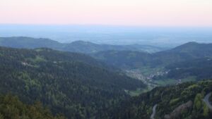 Dieses Bild zeigt eine Webcam-Aufnahme vom Achertal, aufgenommen am Montag, den 27.04.2026 um 06:20 Uhr. Die Temperatur betrug 11.1°C.