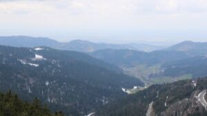 Dieses Bild zeigt eine Webcam-Aufnahme vom Achertal, aufgenommen am Freitag, den 03.04.2026 um 13:50 Uhr. Die Temperatur betrug 5.1°C.